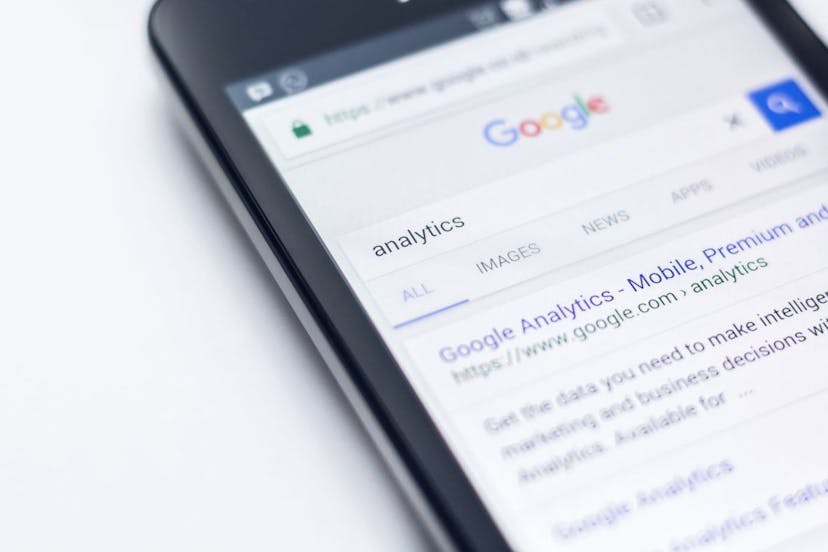 /differences-in-top-search-results-between-google-and-alternative-search-engines feature image