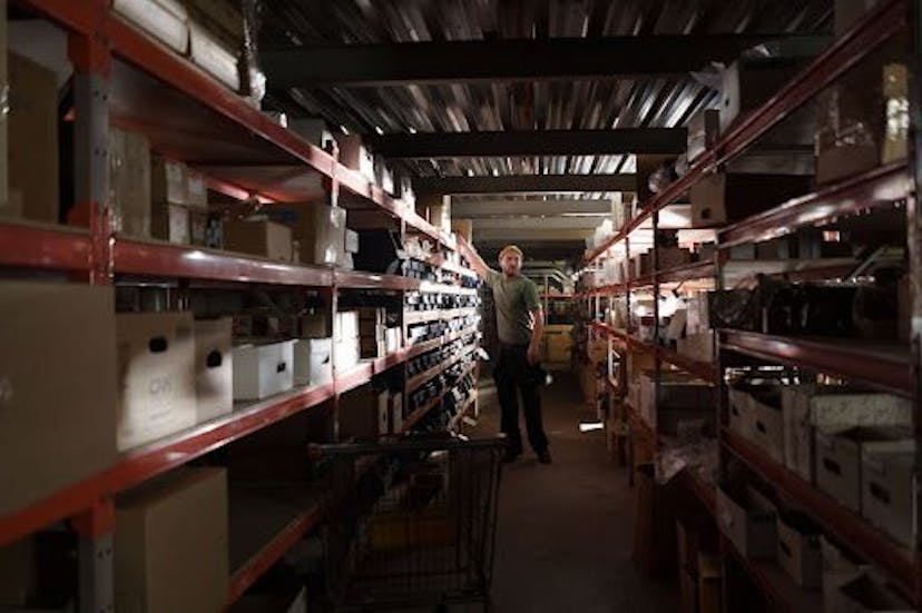 /6-ways-to-improve-inventory-management feature image