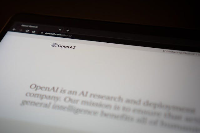 /adapting-to-ai-powered-workplaces-and-an-automated-future feature image
