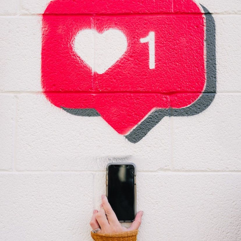 /facebook-and-instagrams-utilization-of-dopamine-driven-features-to-foster-user-engagement feature image