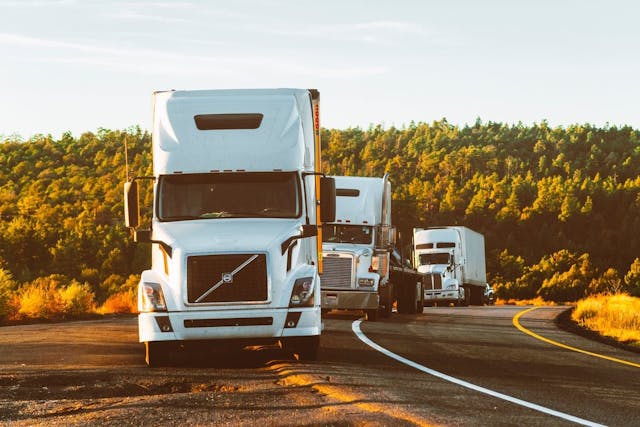 /6-valuable-tips-to-effectively-manage-your-trucking-company feature image