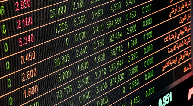 /5-most-profitable-industries-in-tech-in-2022-slogging-insights feature image