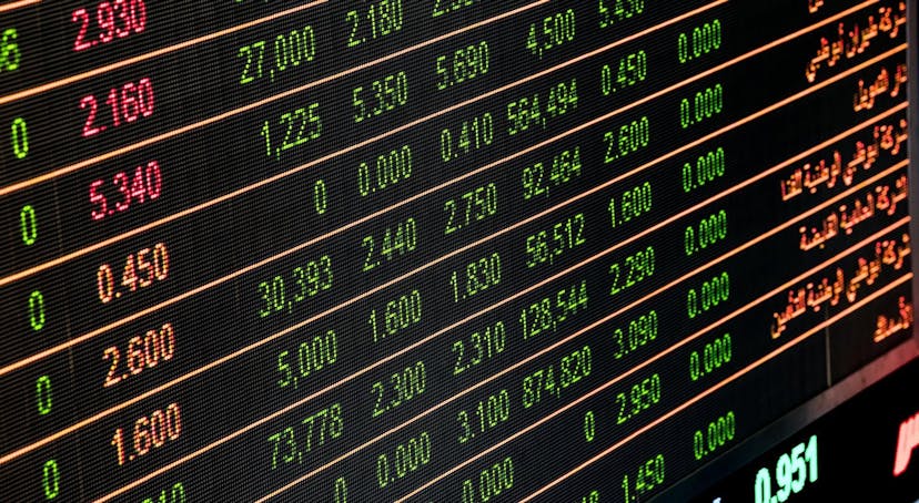 /5-most-profitable-industries-in-tech-in-2022-slogging-insights feature image