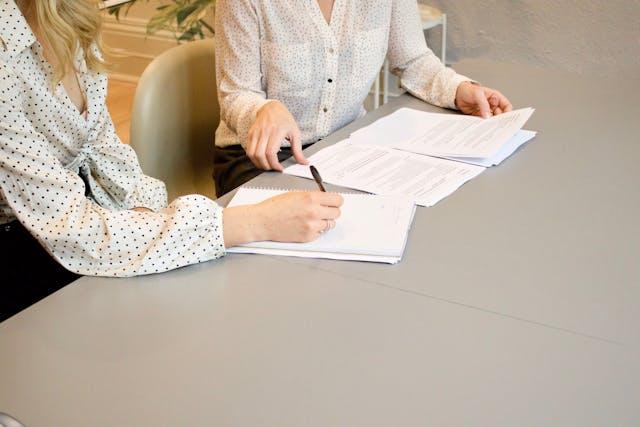 /the-benefits-of-b2b-contracts-for-workers-in-the-it-industry feature image