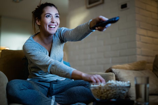 /put-your-binge-watching-habit-to-use-and-learn-a-language-nw2p351b feature image