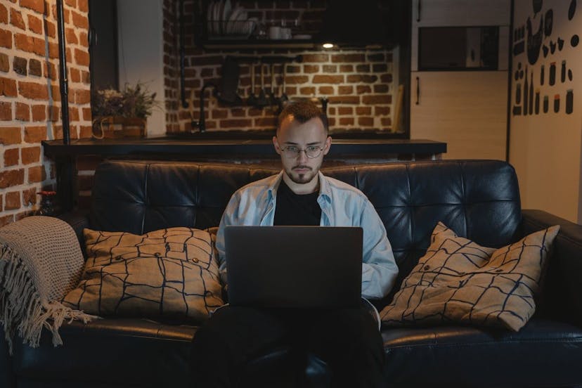 /15-best-places-to-find-a-remote-software-developer-job feature image
