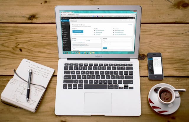 /how-to-choose-the-best-cms-architecture-for-your-business-ued35iv feature image