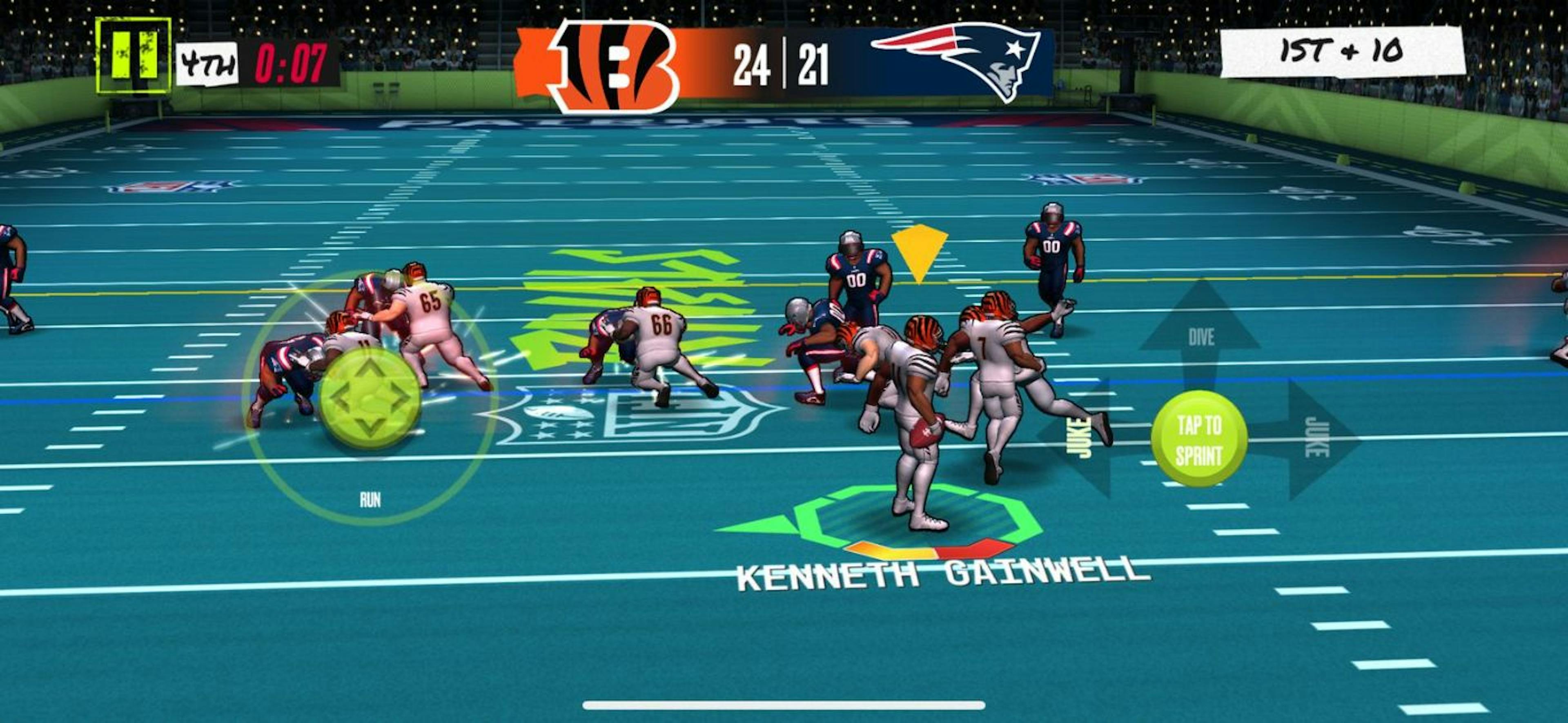 NFL Rivals: Sprint or Doge to evade the defenders