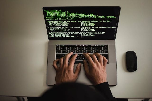 /benefits-and-risks-of-offshore-software-development-every-ceo-should-know-r72731sv feature image