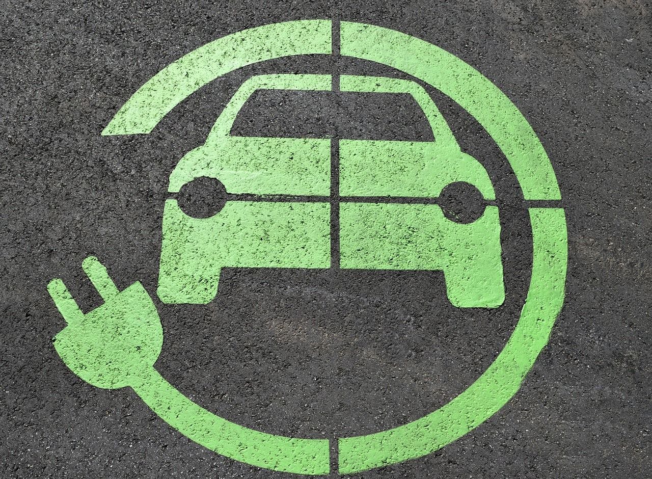 /micro-electric-vehicles-and-their-massive-advantages-over-standard-evs feature image