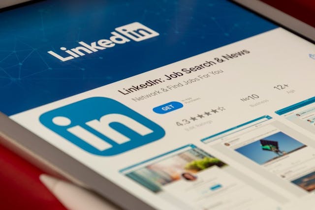 /a-new-linkedin-vulnerability-exposes-jobseekers-to-phishing-attacks-jnce35dq feature image