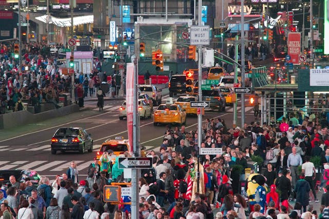 /your-app-is-dying-under-heavy-trafficheres-how-big-tech-stops-the-meltdown feature image