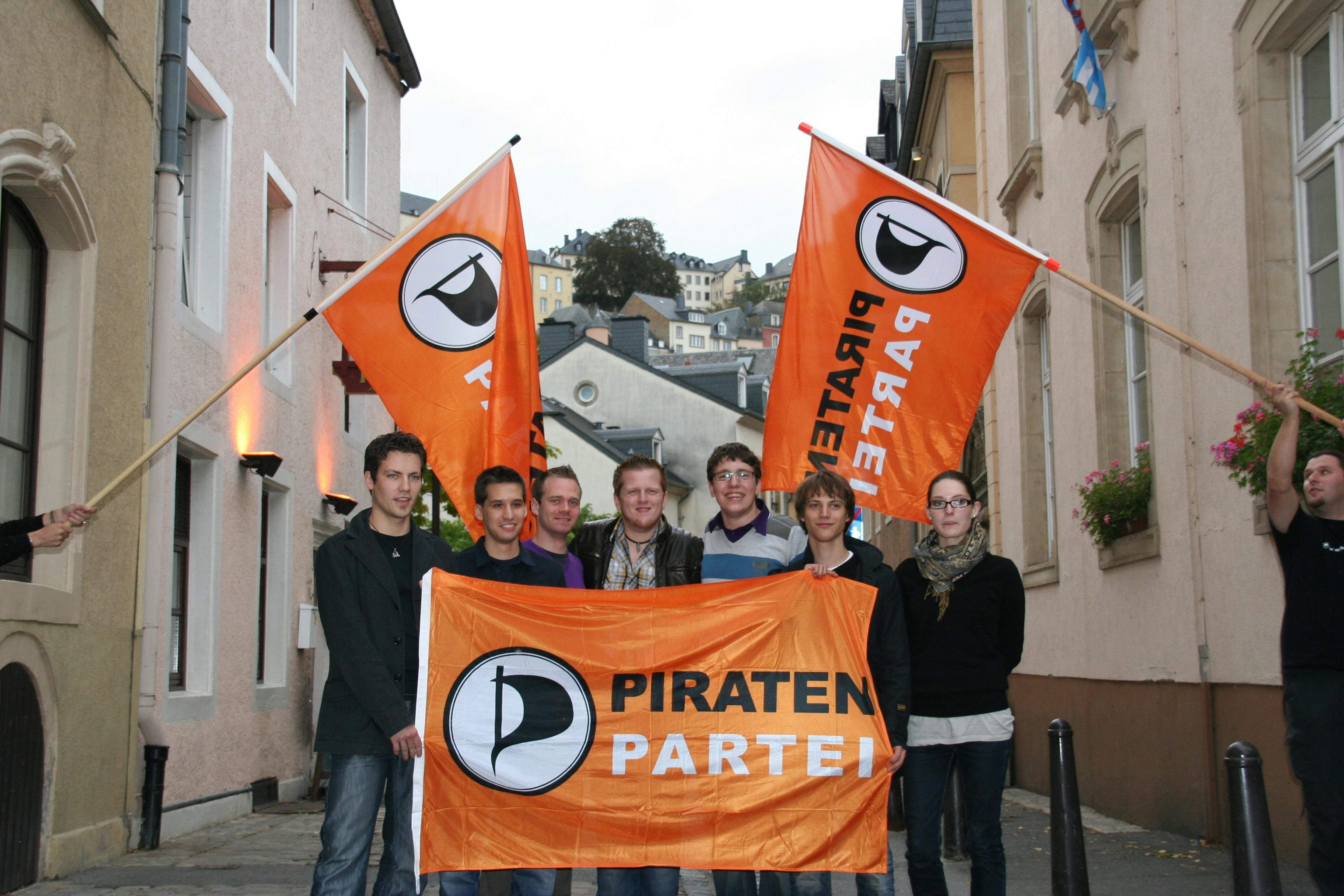featured image - Piratek demokrazia salba al dezakete?