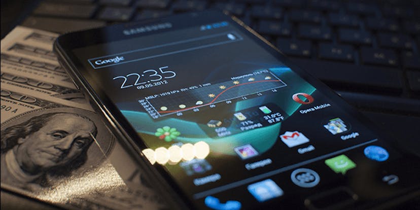 /what-is-the-best-way-to-design-a-budget-friendly-mobile-app-dk5qq31cl feature image