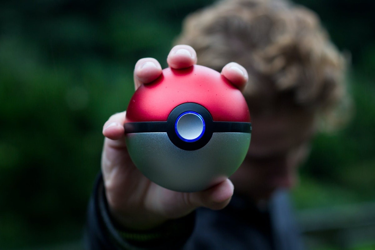 featured image - Los 10 mejores Pokémon ROM Hacks que puedes descargar gratis