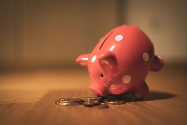 /2022-vs-2023-overview-how-to-invest-in-crypto-without-a-huge-risk feature image