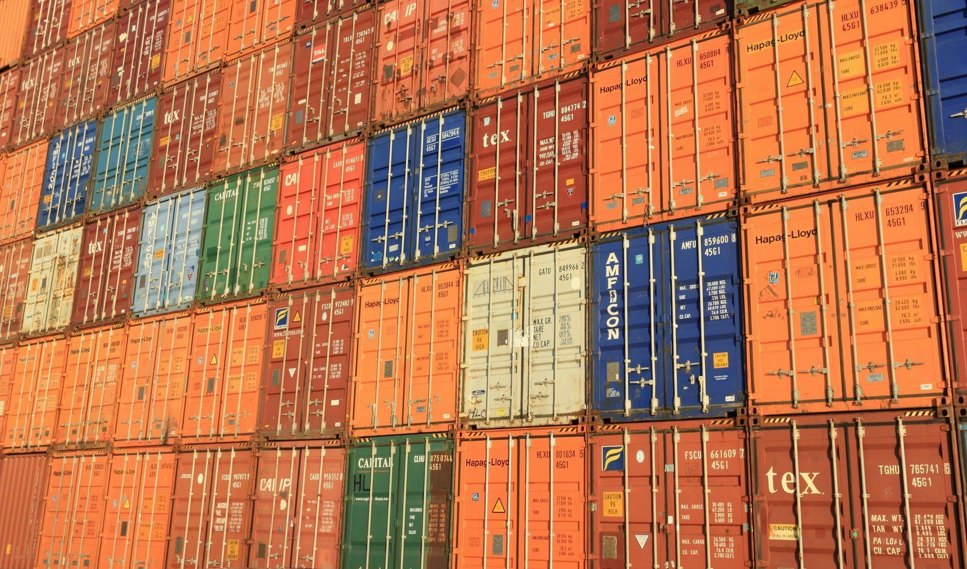 featured image - How to Choose a Kubernetes Container Registry Solution