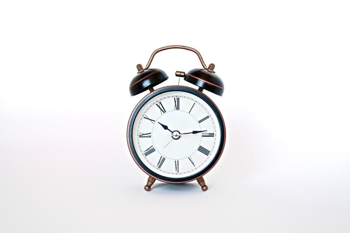 featured image - How To Use Common Sense, HTML, CSS, and JS. To Make An Analogue Clock