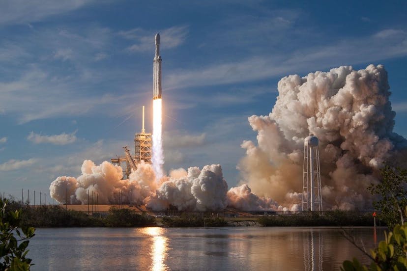 /8-truth-bombs-of-launching-your-product-on-product-hunt feature image