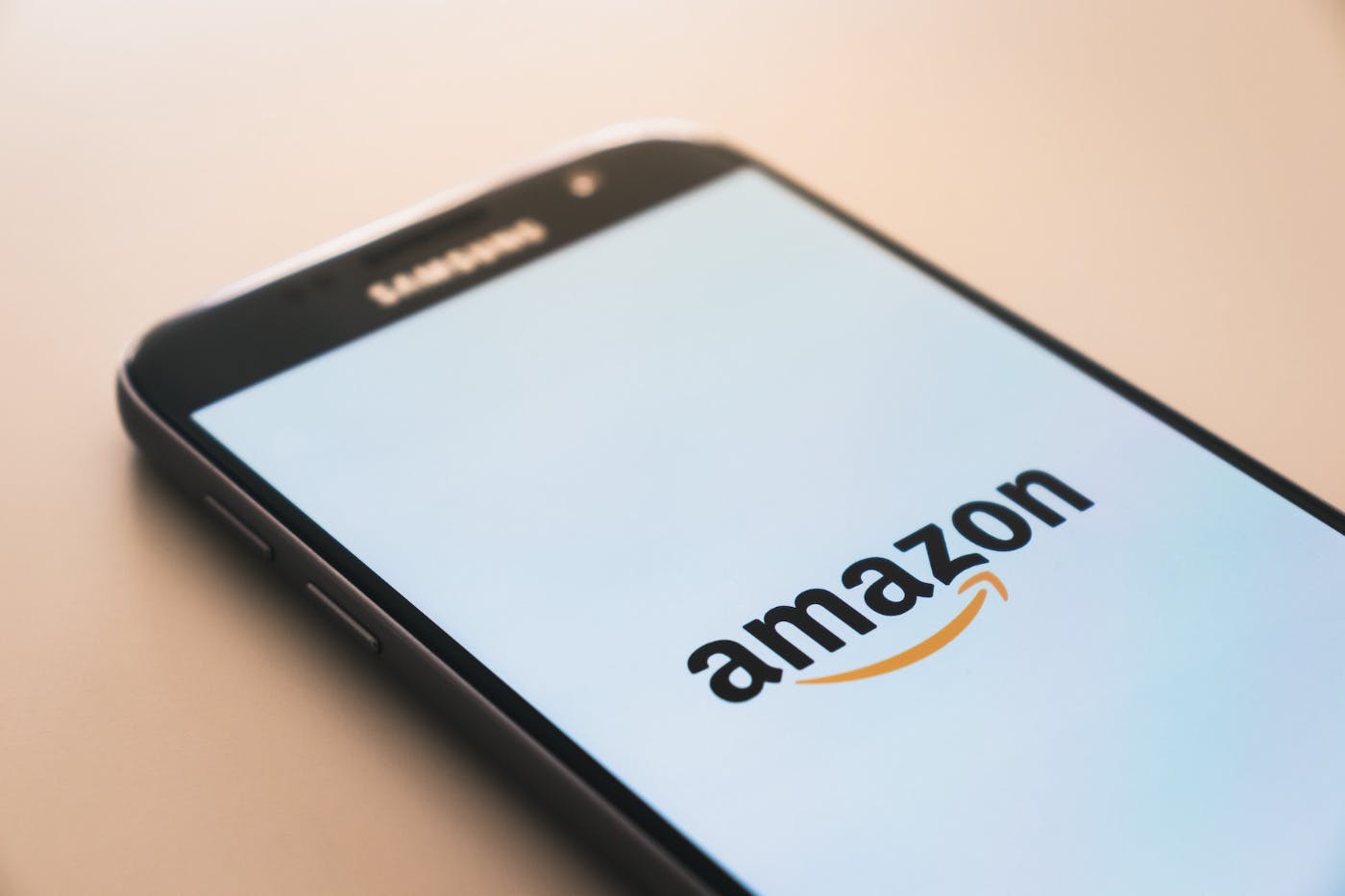 Готовы ли акции Amazon к ралли праздничного сезона?