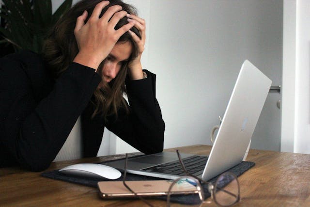 /quick-tips-on-how-to-manage-entrepreneurial-stress-and-thrive-in-the-face-of-adversity feature image