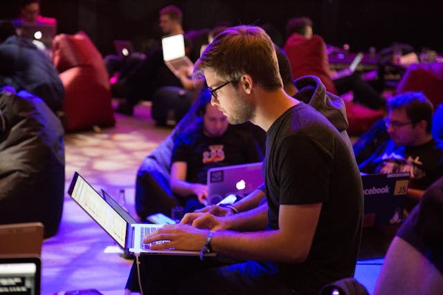 /ai-related-entry-level-roles-offer-128percent-higher-salaries feature image
