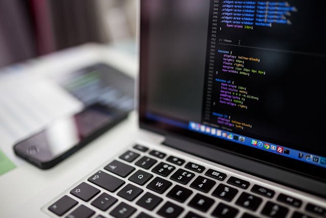 /3-high-paying-programming-languages-jobs-on-developers-watchlists feature image