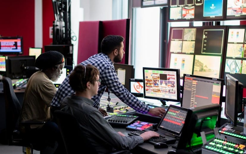 /almost-half-of-workers-are-polyworking-or-have-a-side-hustle feature image