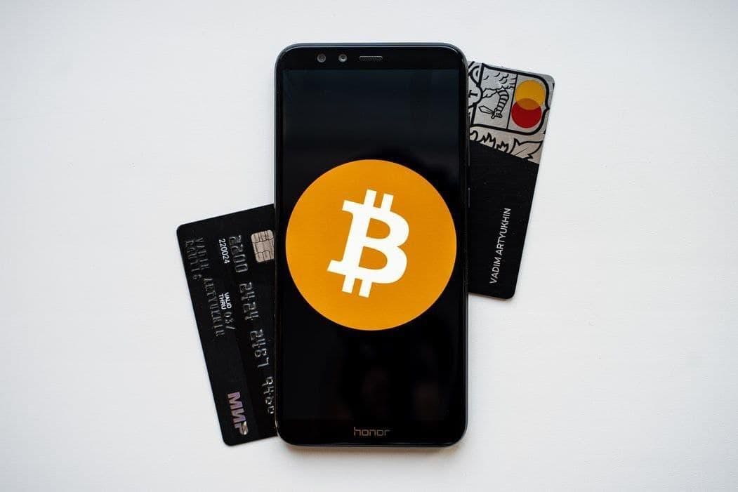 featured image - 11 Best Crypto Debit Cards That Worth It in 2021