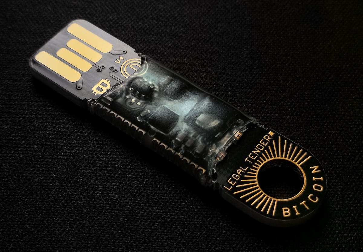 featured image - 9 Best Crypto Hardware Wallets - Top Wallets to Store Bitcoin in 2021