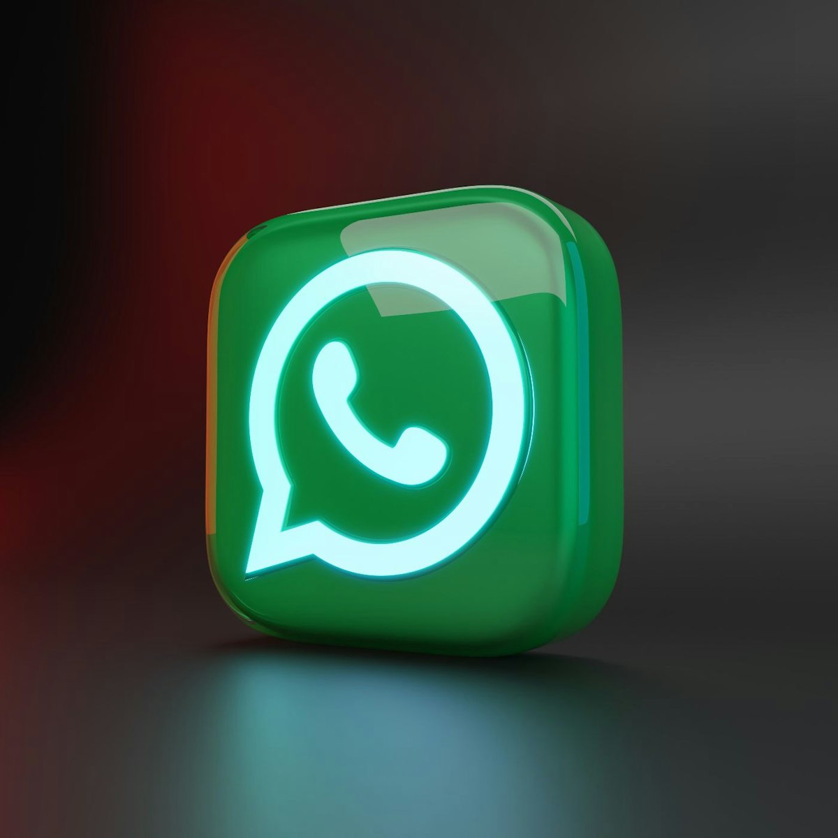 featured image - Facebook, WhatsApp et votre vie privée : ce que vous devez savoir