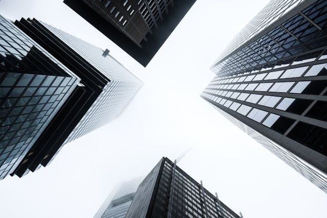 /neobanks-notwithstanding-traditional-banks-are-not-going-away-7ei3477 feature image