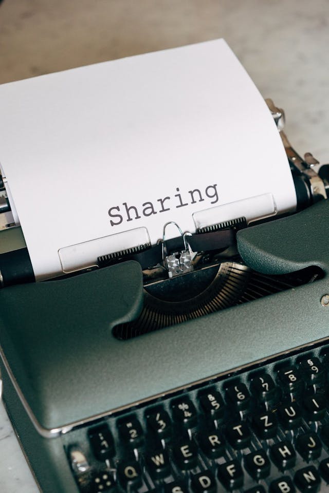 /how-to-effectively-share-knowledge-within-your-organisation feature image