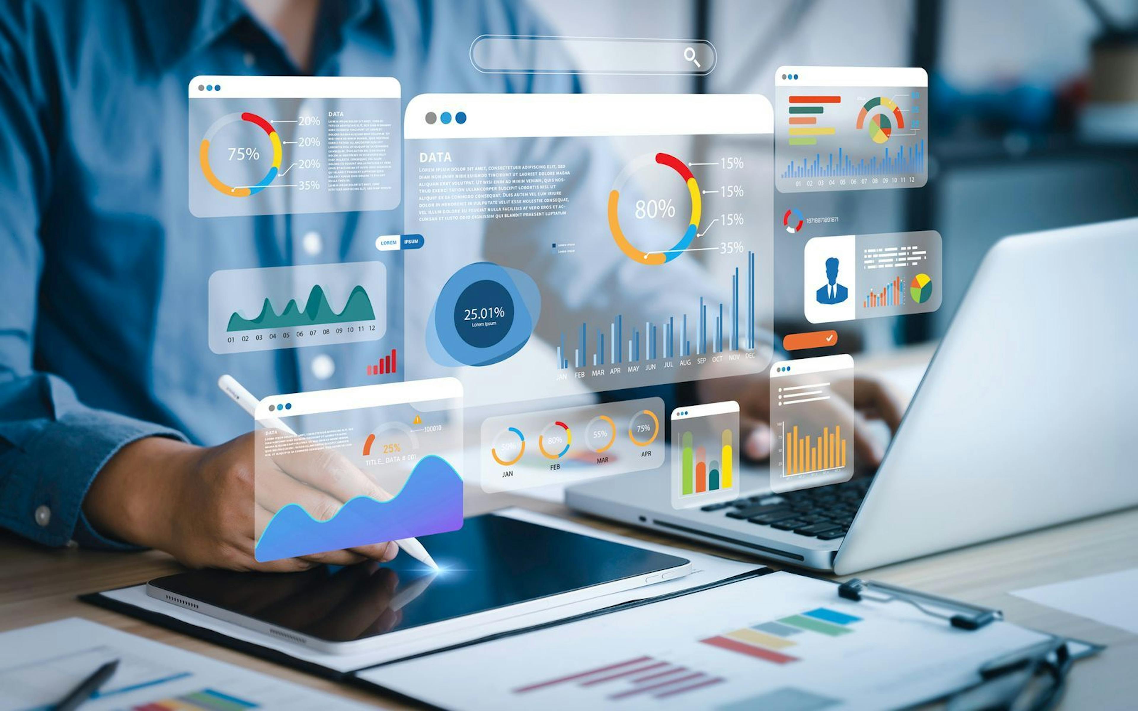 Um gerente formulando estratégias de marketing por meio de análise de dados