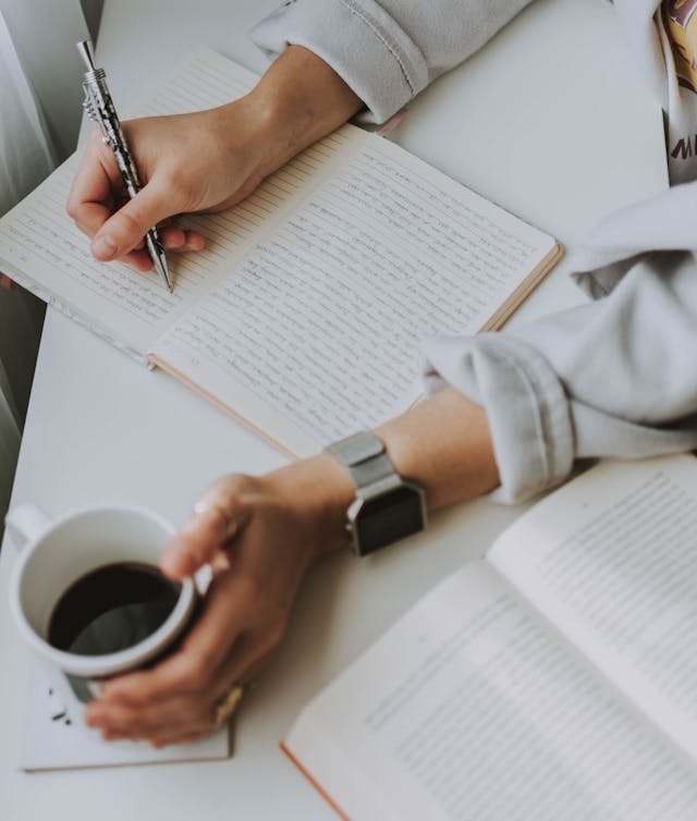 /4-easy-ways-to-cultivate-a-writing-habit feature image