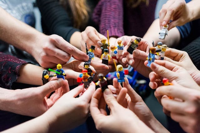 /5-ways-emotional-intelligence-improves-team-productivity feature image