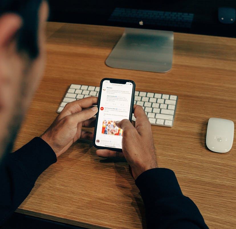 /the-hidden-hand-behind-social-media-algorithms-and-how-it-works feature image