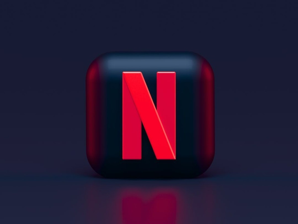 featured image - How Netflix Transitioned From DVDs to Video Streaming