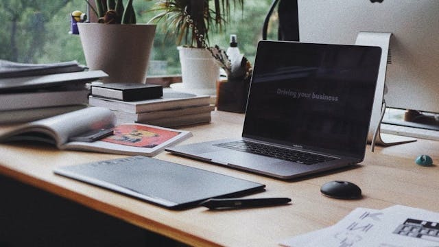 /18-best-productivity-apps-for-remote-workers feature image