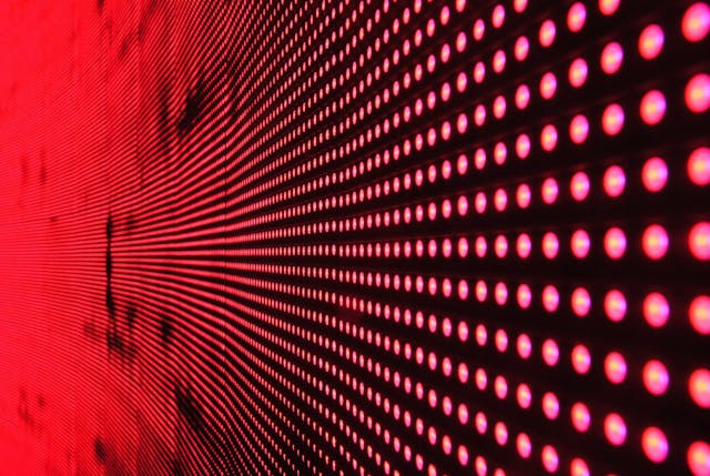 /the-difference-between-data-backups-and-snapshots-and-when-to-use-them-dv3t332a feature image