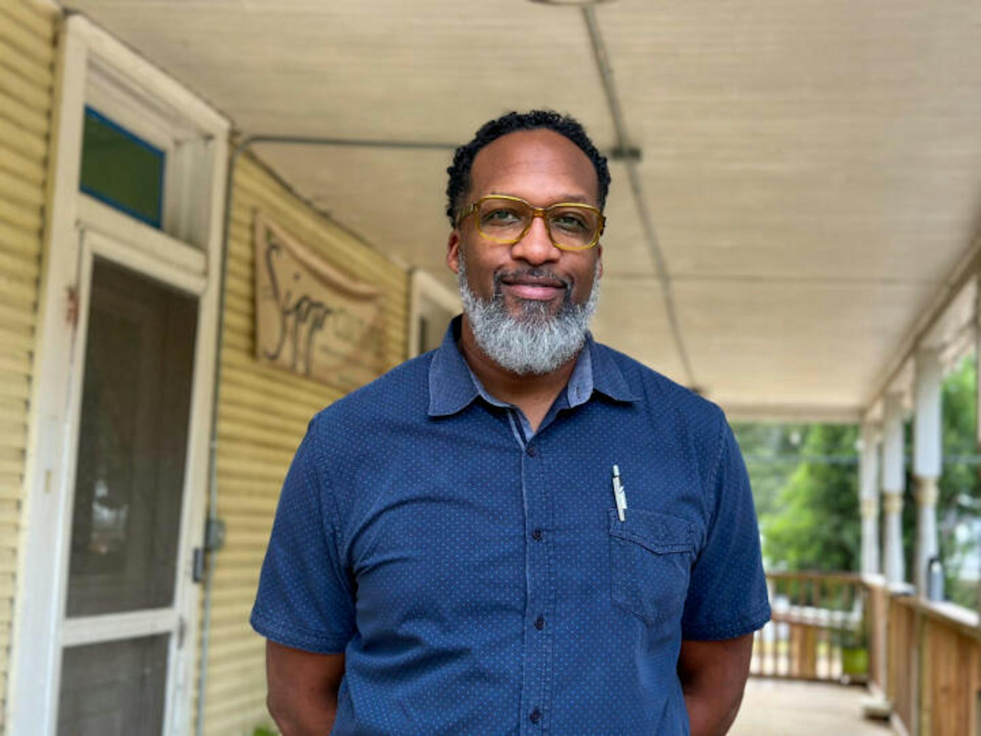Caption: Carlton Turner describes his internet as “AOL-like,” meaning the speeds are slow. This hinders his ability to run his organization, the Mississippi Center for Cultural Production. Credit: Aallyah Wright, Capital B