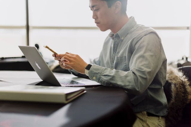 /5-tell-tale-signs-your-smb-is-in-dire-need-of-outsourced-it-services feature image