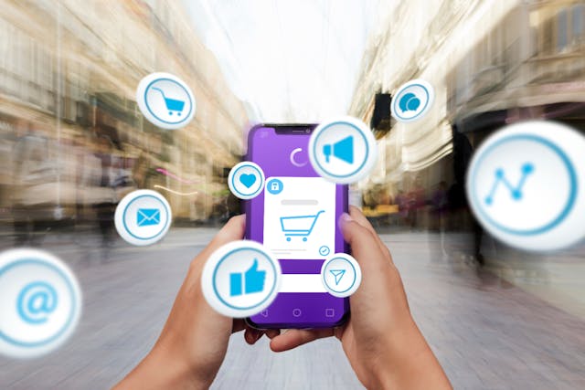/mobile-applications-and-their-impact-on-e-commerce-logistics-scaling feature image