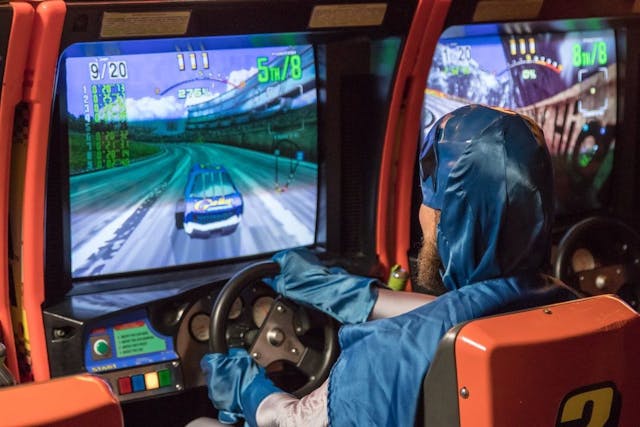 /how-to-improve-your-pc-racing-experience-with-a-racing-wheel feature image