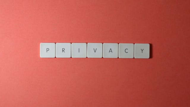 /how-to-minimize-privacy-risks-in-aiml-applications feature image