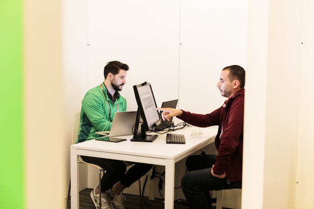 /ditch-the-expensive-tools-with-this-guide-on-conducting-ux-research-on-zero-budget feature image