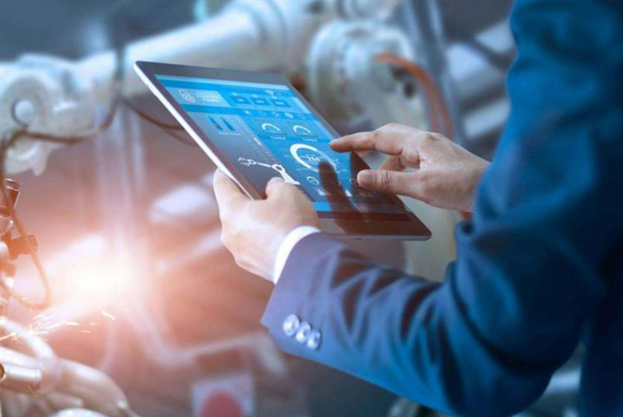 featured image - Role of Cloud Technology in Delivering Transformational Business Outcomes