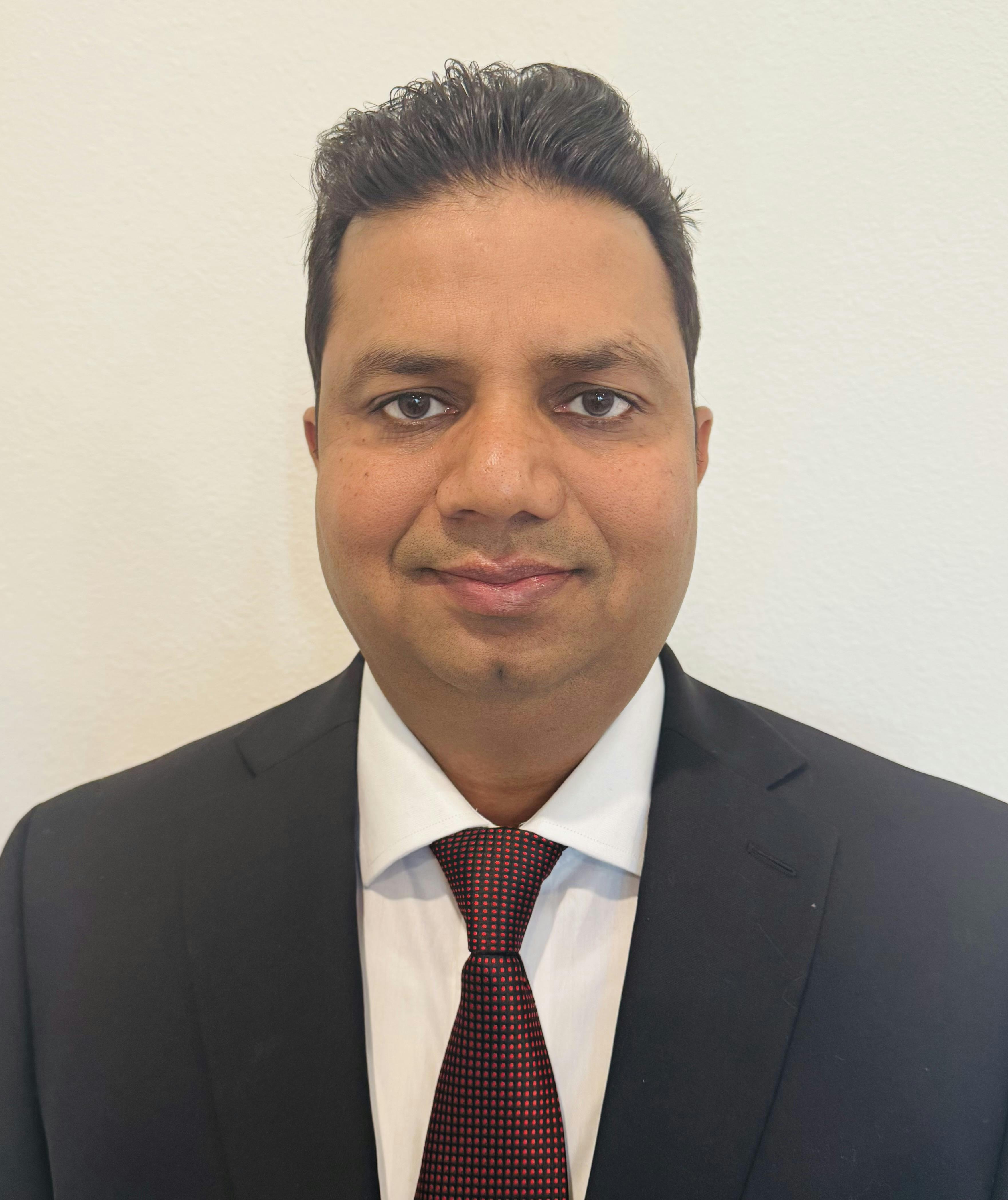 featured image - Driving Oracle Cloud Transformation at Global Scale with Mukesh Garg