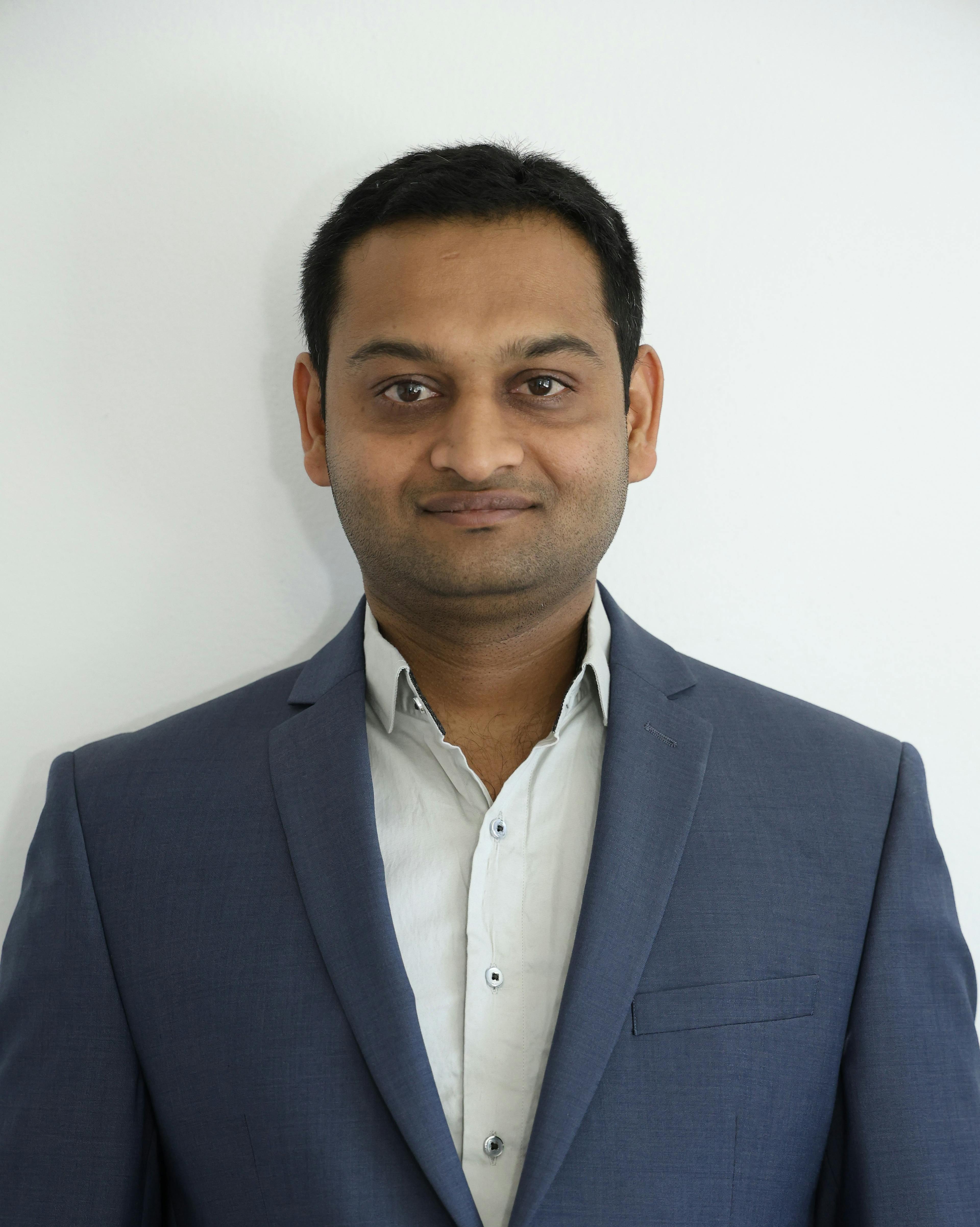 featured image - Ashish Sakariya: د HDFC بانک کې د معاون مدیر په توګه د اړیکو بانکونو کې غوره