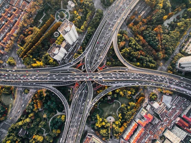 /gradually-shift-traffic-with-aws-route-53-weighted-routing-policy feature image